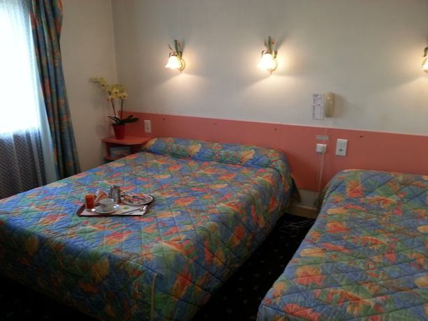 Imagen de la habitación del Hotel Azur, Les Écoles. Foto 12