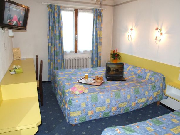 Imagen de la habitación del Hotel Azur, Les Écoles. Foto 13