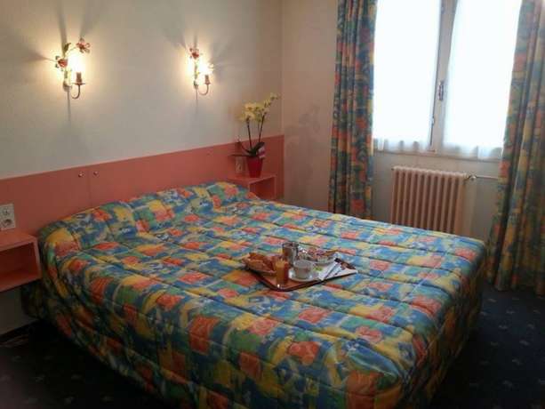 Imagen de la habitación del Hotel Azur, Les Écoles. Foto 15