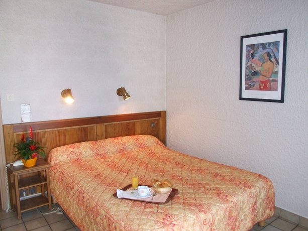 Imagen de la habitación del Hotel Azur, Les Écoles. Foto 19