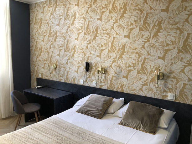 Imagen de la habitación del Hotel Azur, Marsella. Foto 7