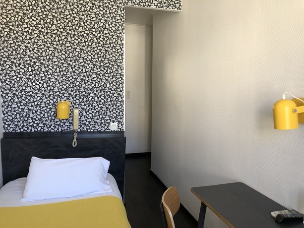 Imagen de la habitación del Hotel Azur, Marsella. Foto 15