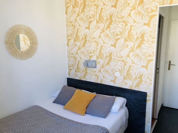 Imagen de la habitación del Hotel Azur, Marsella. Foto 16