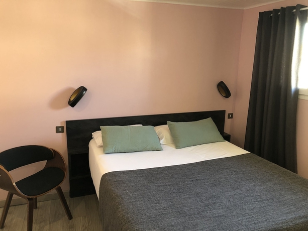 Imagen de la habitación del Hotel Azur, Marsella. Foto 17