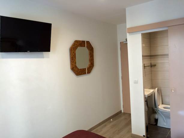 Imagen de la habitación del Hotel Azur Montmartre. Foto 4