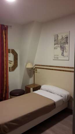Imagen de la habitación del Hotel Azur Montmartre. Foto 7
