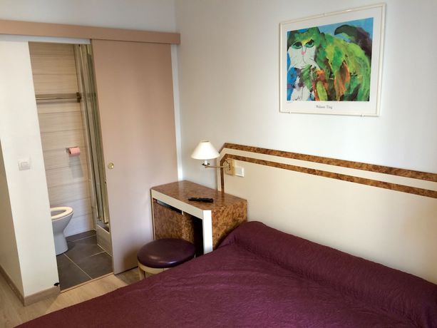 Imagen de la habitación del Hotel Azur Montmartre. Foto 8