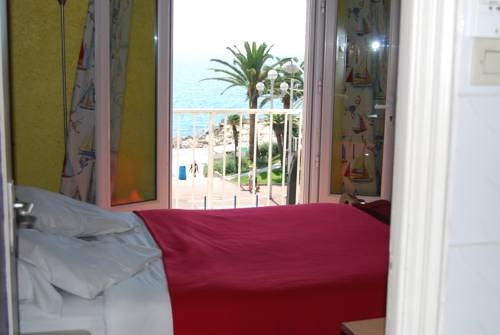 Imagen general del Hotel Azur, Niza. Foto 2