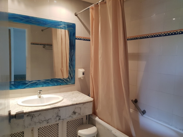 Imagen de la habitación del Hotel Azur Plaza. Foto 8