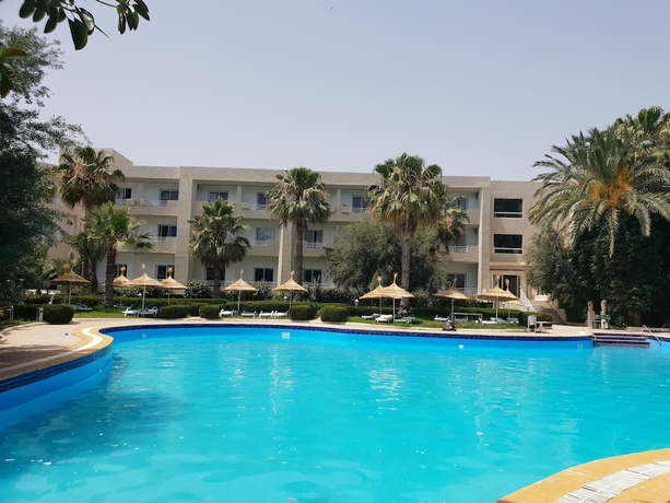 Imagen de la piscina del Hotel Azur Plaza. Foto 16