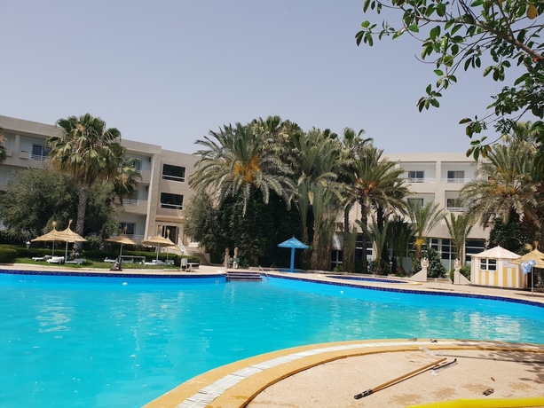 Imagen de la piscina del Hotel Azur Plaza. Foto 18