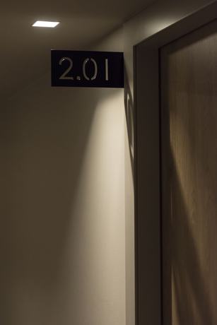 Imagen de los interiores del Hotel Azur Suites. Foto 18