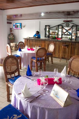Imagen del bar/restaurante del Hotel Azur, Yaound&eacute;. Foto 2