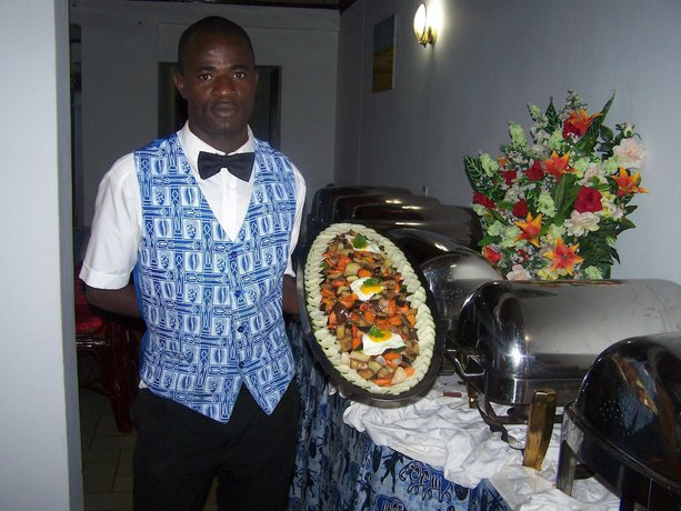 Imagen del bar/restaurante del Hotel Azur, Yaound&eacute;. Foto 4