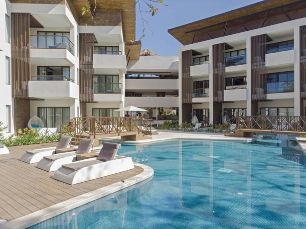 Imagen de la piscina del Hotel Azura Beach Resort - All Inclusive - Adults Only. Foto 16