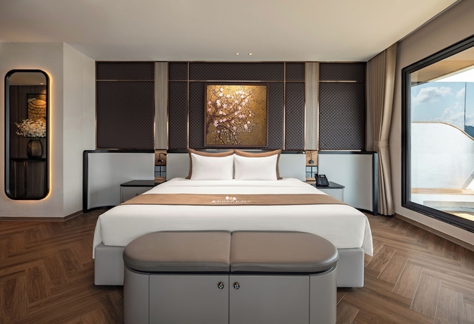 Imagen de la habitación del Hotel Azura Cruise. Foto 14