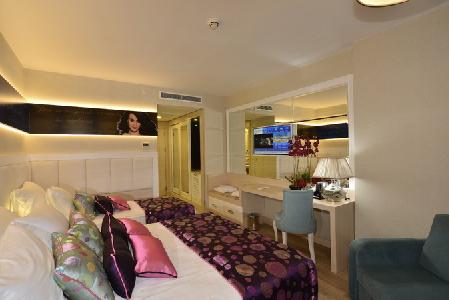 Imagen de la habitación del Hotel Azura Deluxe. Foto 3