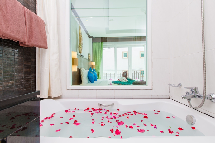 Imagen de la habitación del Hotel Azure Bangla Phuket. Foto 13