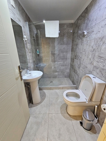 Imagen de la habitación del Hotel Azure Bay, Kyrenia. Foto 3