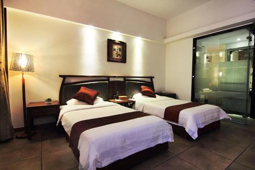 Imagen general del Hotel Azure Bay Resort. Foto 2