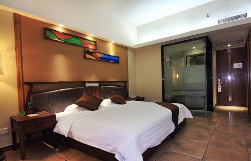 Imagen general del Hotel Azure Bay Resort. Foto 3