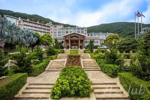 Imagen de la habitación del Hotel Azure Bay Resort. Foto 9