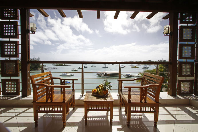 Imagen del bar/restaurante del Hotel Azure Beach Boutique. Foto 3