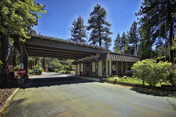 Imagen de los interiores del Hotel Azure. Foto 11