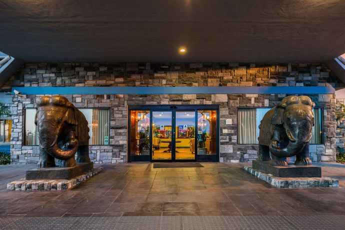 Imagen de los interiores del Hotel Azure Hotel & Suites, Trademark Collection by Wyndham. Foto 18