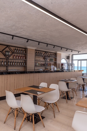 Imagen del bar/restaurante del Hotel Azure Mare, Hersonissos. Foto 5