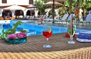 Imagen de la piscina del Hotel Azure Resort & SPA. Foto 5