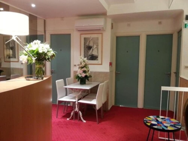 Imagen de los interiores del Hotel Azurene Royal. Foto 19