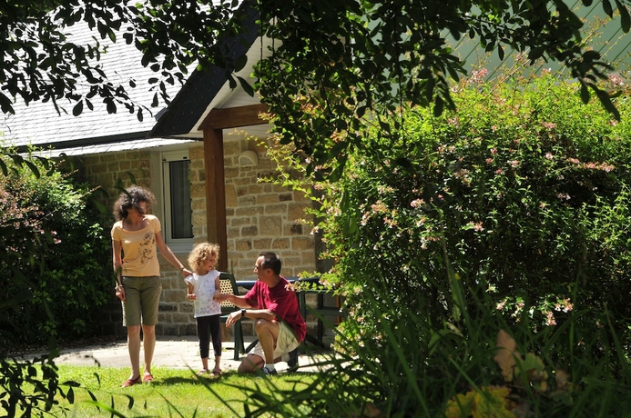 Imagen de los exteriores del Hotel Azureva Tregunc. Foto 12