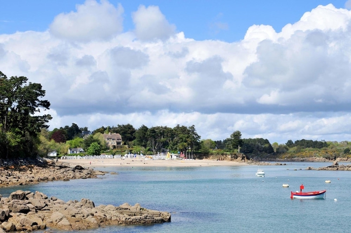 Imagen de los exteriores del Hotel Azureva Tregunc. Foto 14