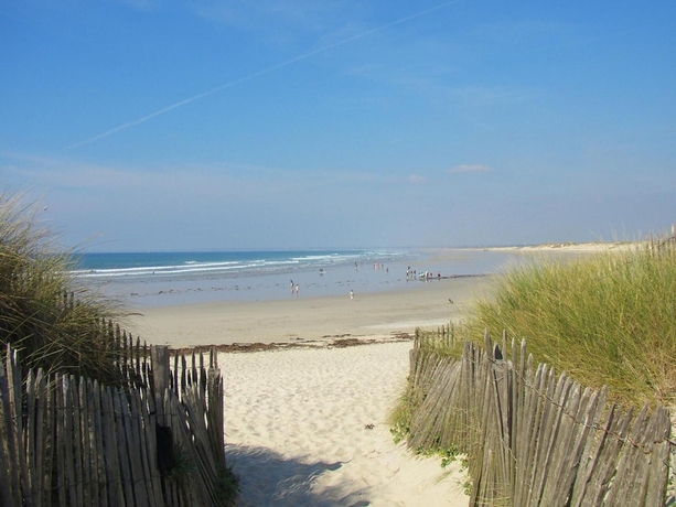 Imagen de los exteriores del Hotel Azureva Tregunc. Foto 16