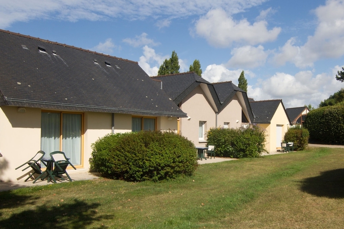 Imagen de los exteriores del Hotel Azureva Tregunc. Foto 17