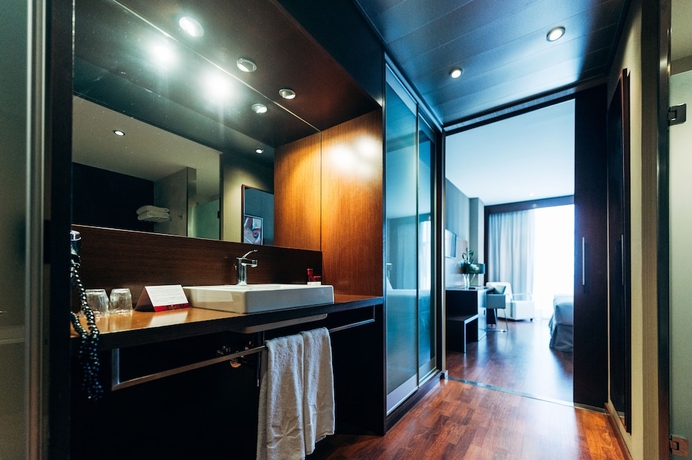 Imagen de la habitación del Hotel Azz Valencia Congress and Spa. Foto 10