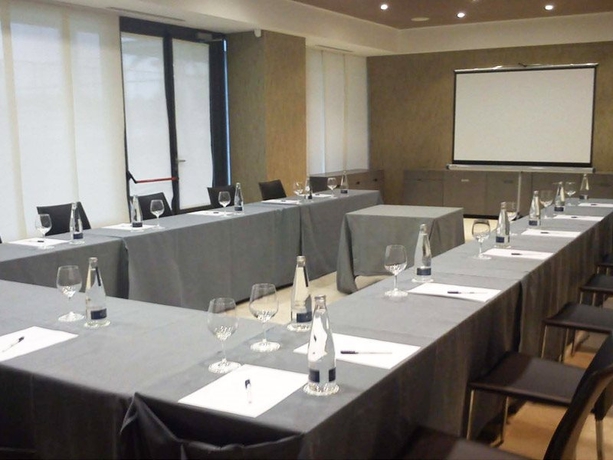 Imagen general del Hotel Azz Valencia Táctica. Foto 11