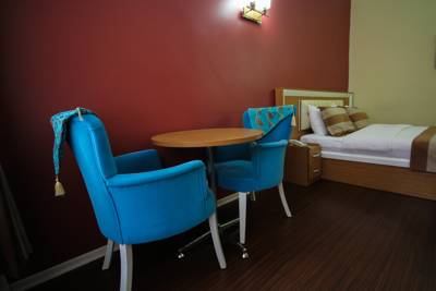 Imagen de la habitación del Hotel Azze. Foto 4