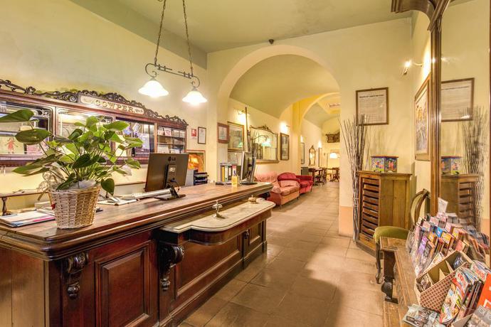 Imagen general del Hotel Azzi. Foto 5