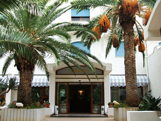 Imagen de los exteriores del Hotel Azzolini. Foto 5