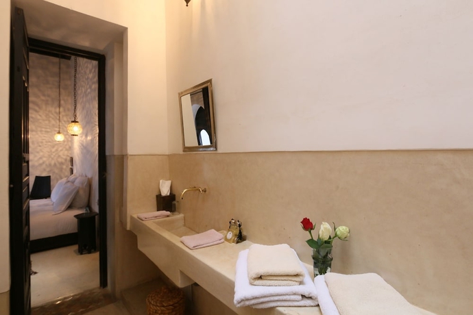 Imagen de la habitación del Hotel Azzouna13. Foto 18