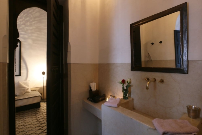 Imagen de la habitación del Hotel Azzouna13. Foto 19
