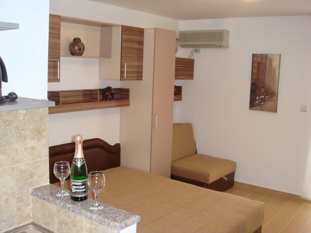 Imagen de la habitación del Hotel Azzuro Apartments, Budva. Foto 19