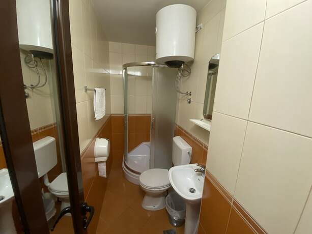 Imagen general del Hotel Azzuro Apartments, Budva. Foto 14