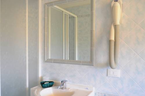 Imagen de la habitación del Hotel Azzurra, Marina Di Pietrasanta. Foto 6