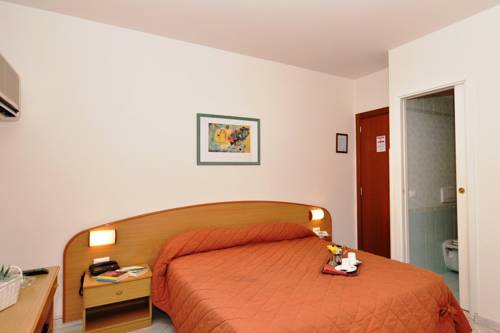 Imagen de la habitación del Hotel Azzurra, Marina Di Pietrasanta. Foto 10