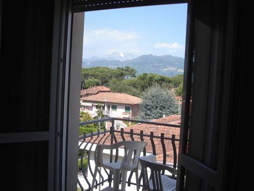 Imagen de la habitación del Hotel Azzurra, Marina Di Pietrasanta. Foto 11