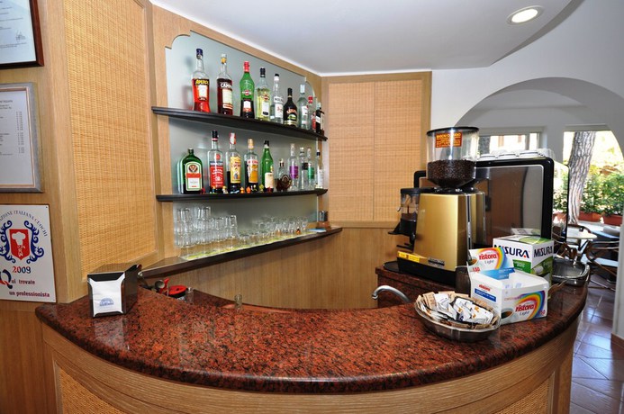 Imagen del bar/restaurante del Hotel Azzurra, Marina Di Pietrasanta. Foto 5