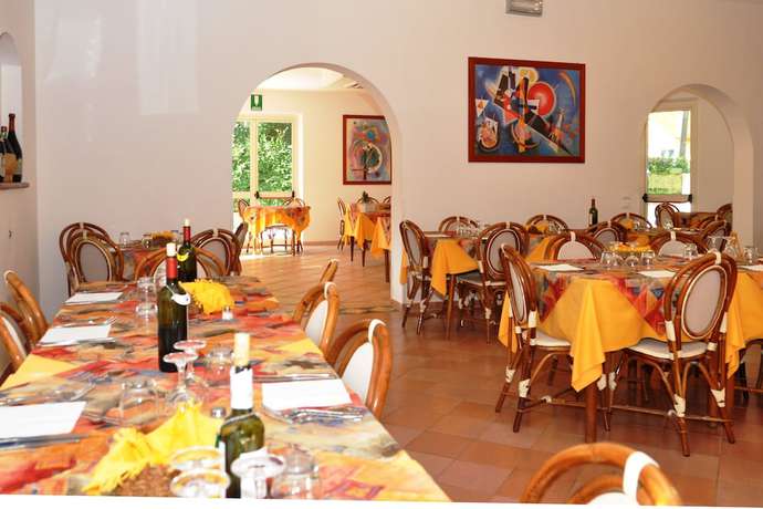 Imagen del bar/restaurante del Hotel Azzurra, Marina Di Pietrasanta. Foto 6